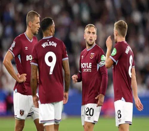 迪亚斯本赛季德甲3次单场参与至少3球，仅次于凯