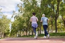 经典再现！50岁米兰主帅孔塞桑叼雪茄热舞庆夺冠，球迷：绝对狠人